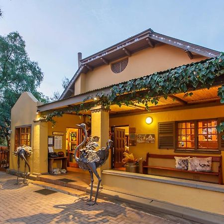 Riverside Guest Lodge Oudtshoorn Exterior photo