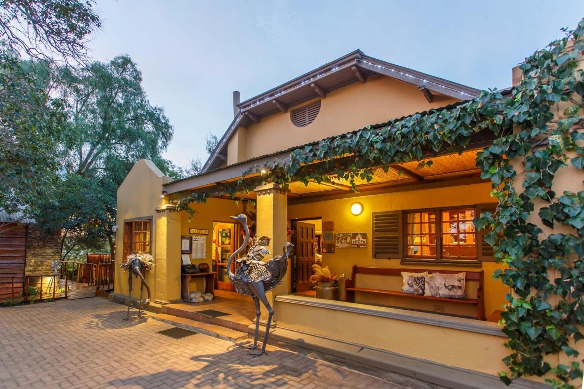 Riverside Guest Lodge Oudtshoorn Exterior photo